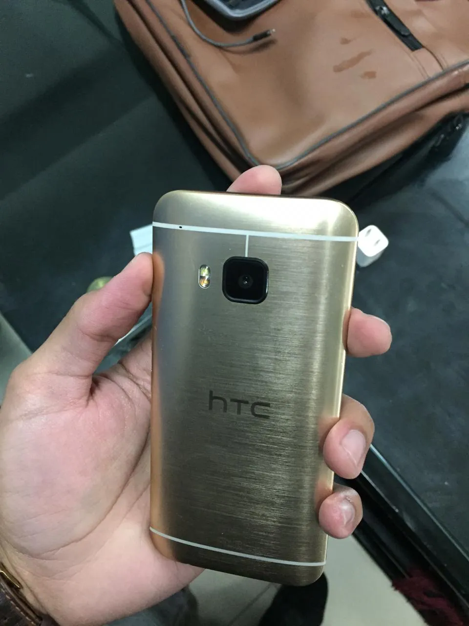 HTC One M9 - photo 2
